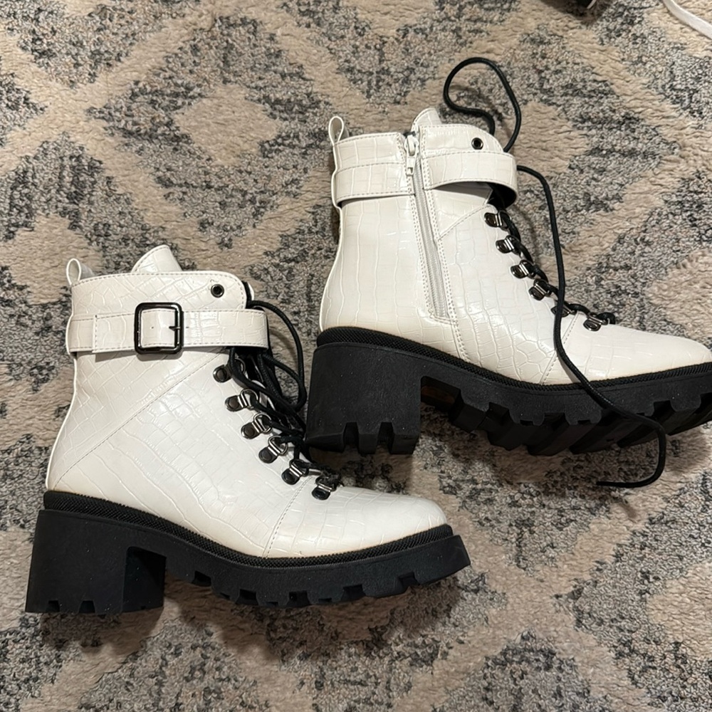 Combat boots